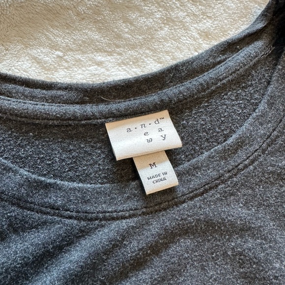 BUNDLE - 2 Women’s Sweatshirts - Size M - Picture 3 of 6